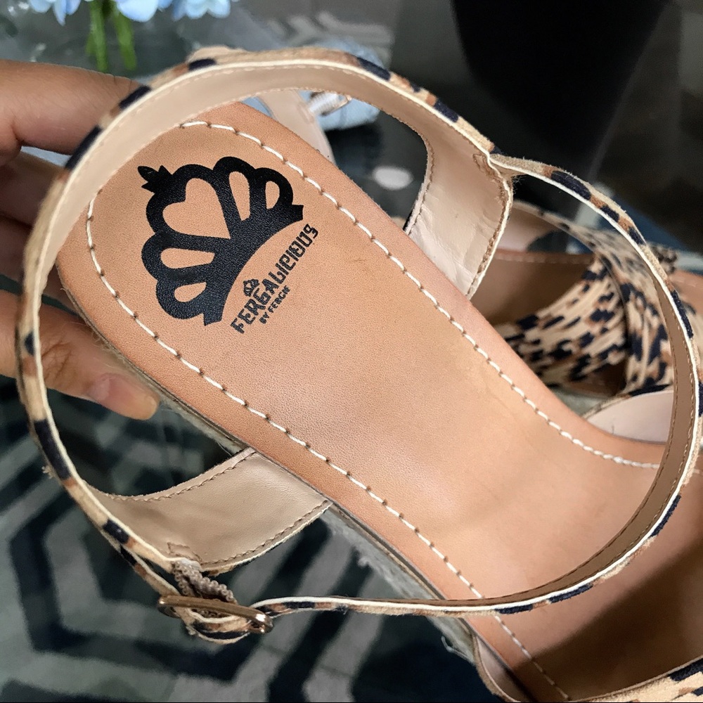 🆕 FERGALICIOUS LEOPARD PRINT WEDGED SANDALS! - Picture 7 of 11